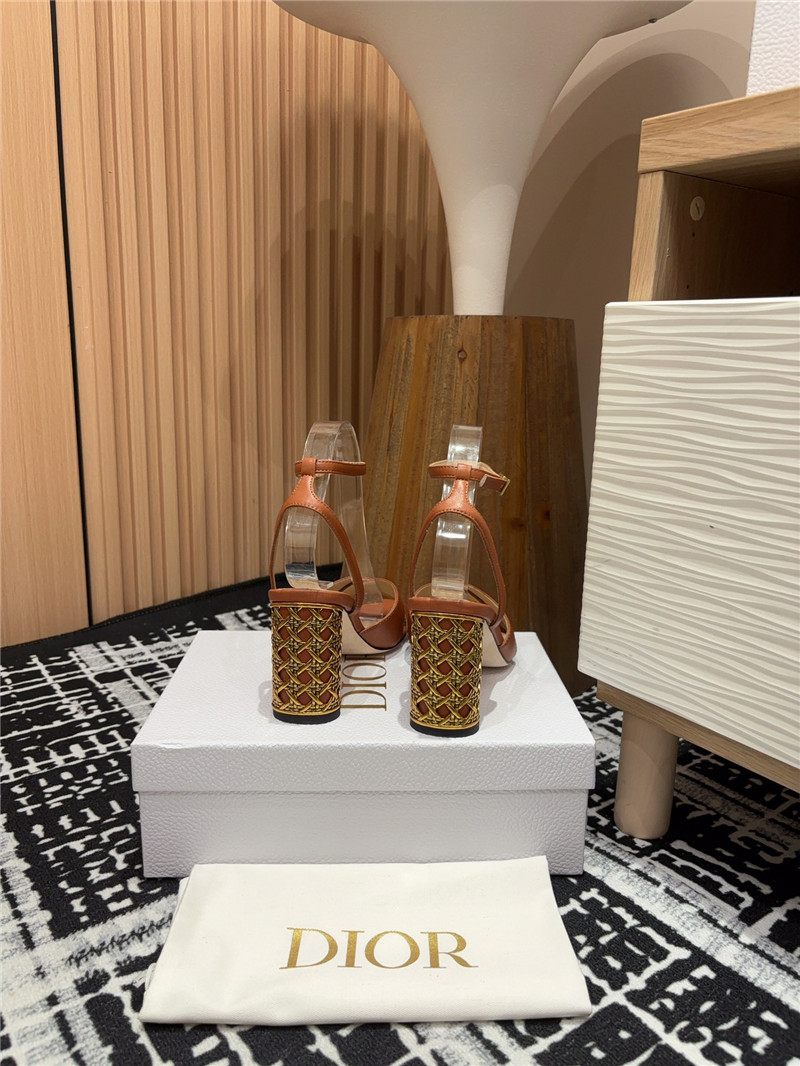 D10r icon heeled sandals camel calfskin