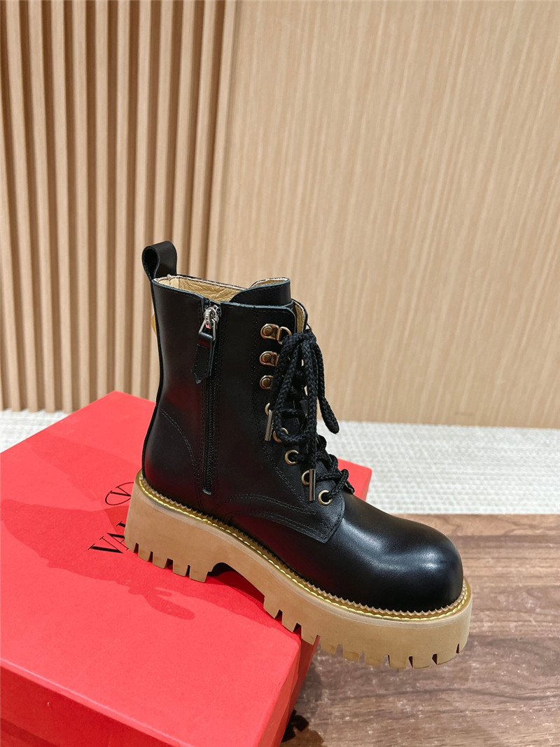 Va1e*ntin0 black leather lace-up platform boots