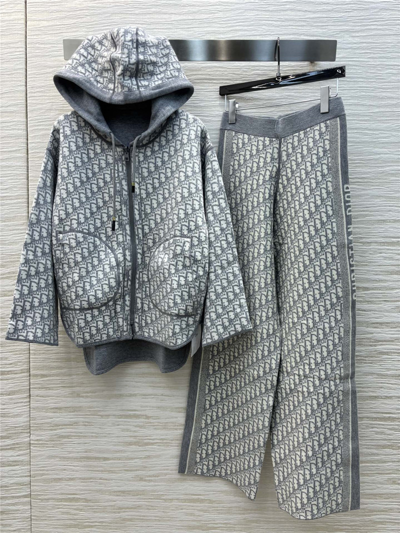 D10r reversible suit