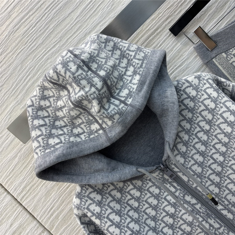 D10r reversible suit