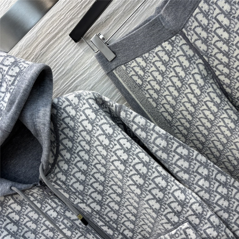 D10r reversible suit