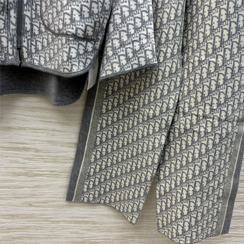 D10r reversible suit