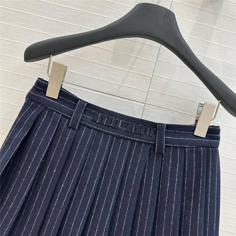 M1um1u vertical striped woolen suit