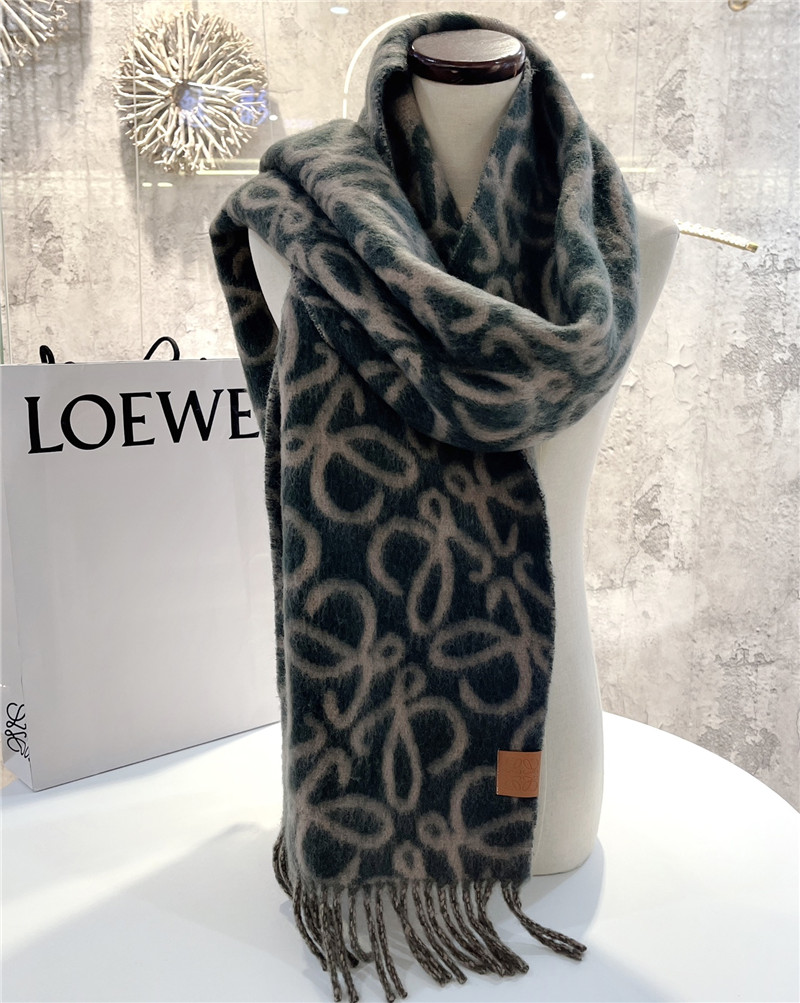 L0ew* wool scarf
