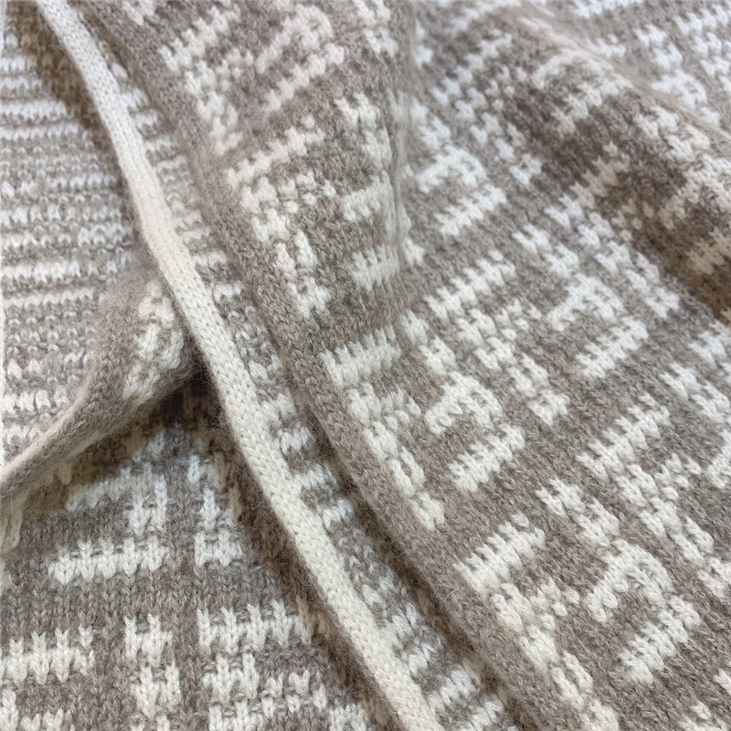 F**di contrasting monogram scarf