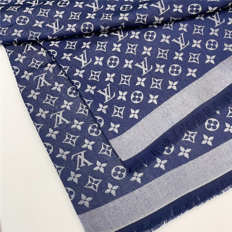 l0vis Vvtt0n lv gold and silver thread shawl