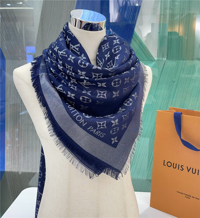 l0vis Vvtt0n lv gold and silver thread shawl