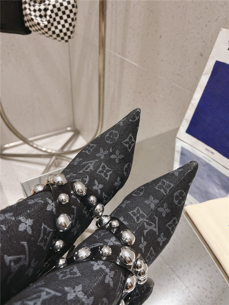 l0vis Vvtt0n black leather monogram boots