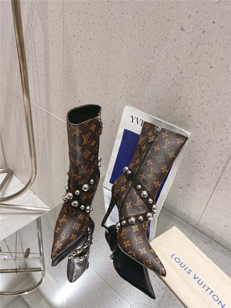 l0vis Vvtt0n leather monogram boots
