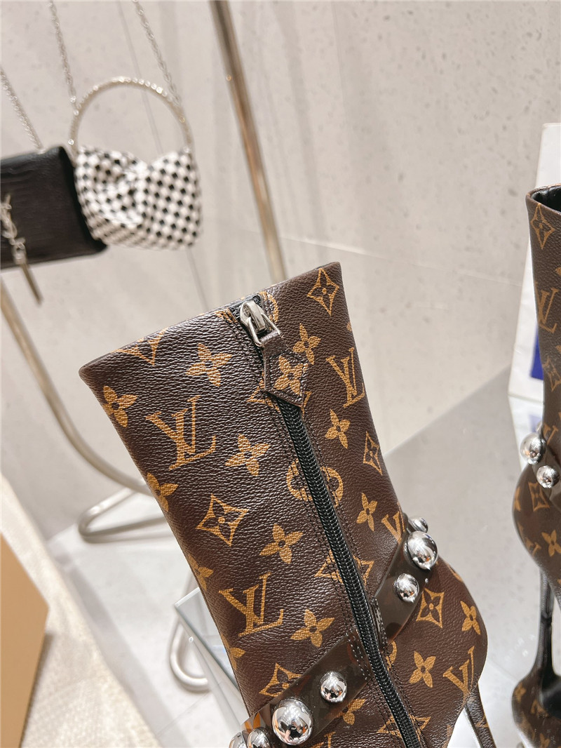 l0vis Vvtt0n leather monogram boots