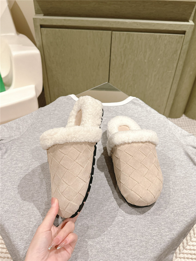 b0tt*ga Ven*ta nude suede fur reggie slippers