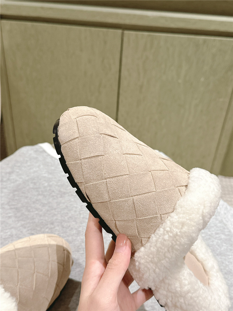 b0tt*ga Ven*ta nude suede fur reggie slippers