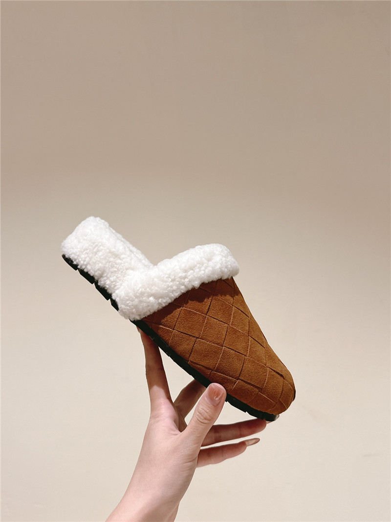 b0tt*ga Ven*ta brown suede fur reggie slippers
