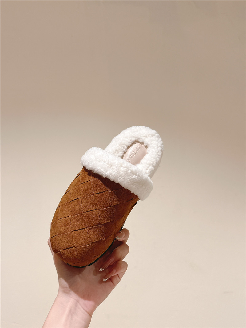 b0tt*ga Ven*ta brown suede fur reggie slippers