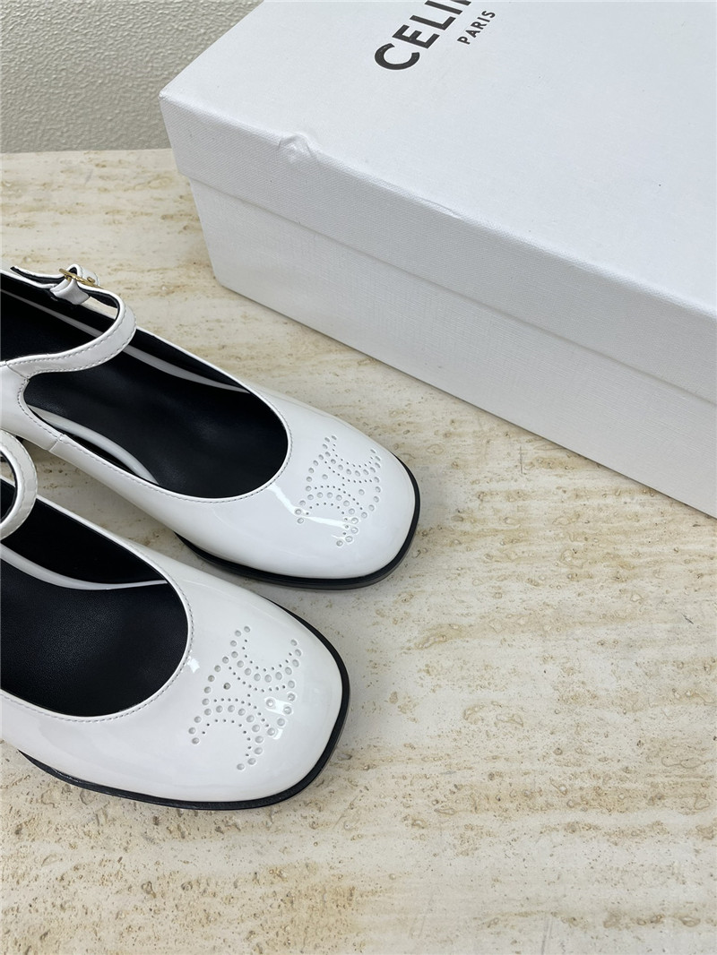 Ce1i*e lily triomphe patent pumps white