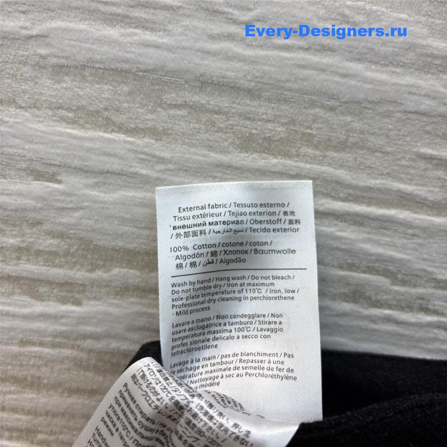 Va1e*ntin0 v button casual straight pants