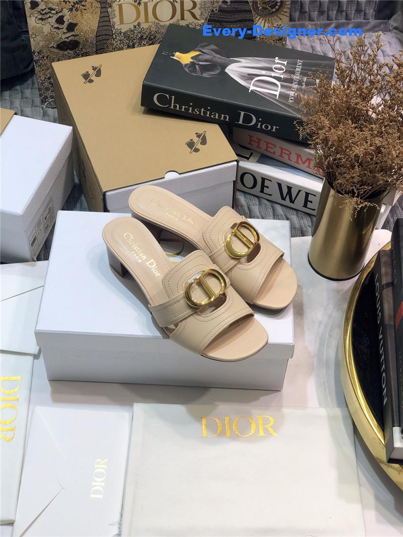 D10r cd letter metal logo flat hollow sandals