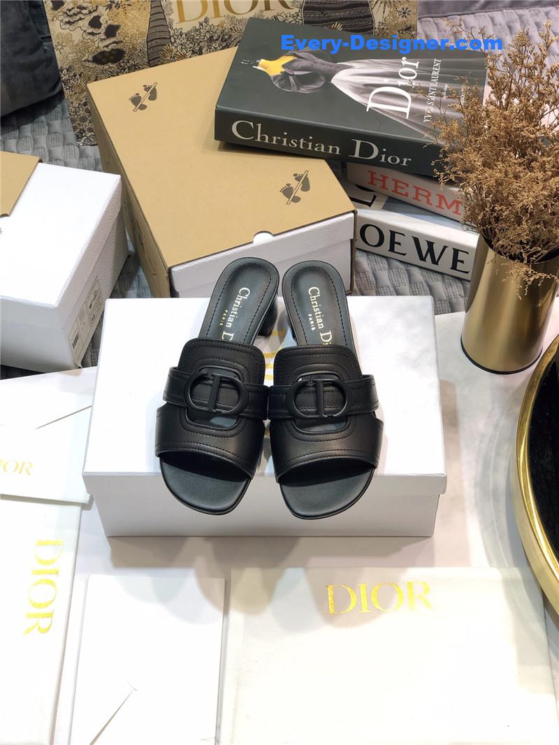 D10r cd letter metal logo flat hollow sandals