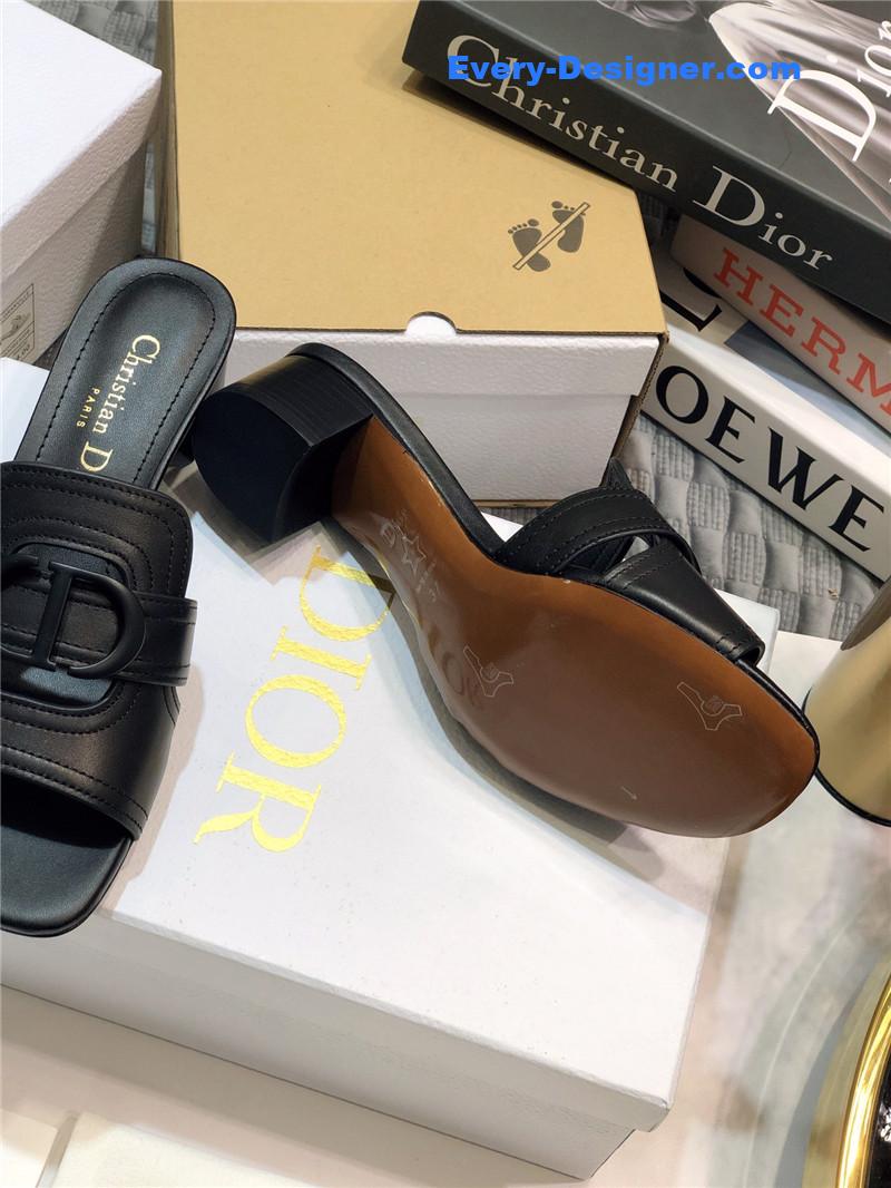 D10r cd letter metal logo flat hollow sandals