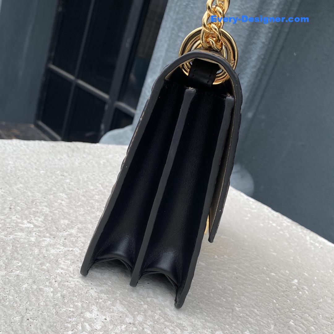 F**di kan i shoulder bag