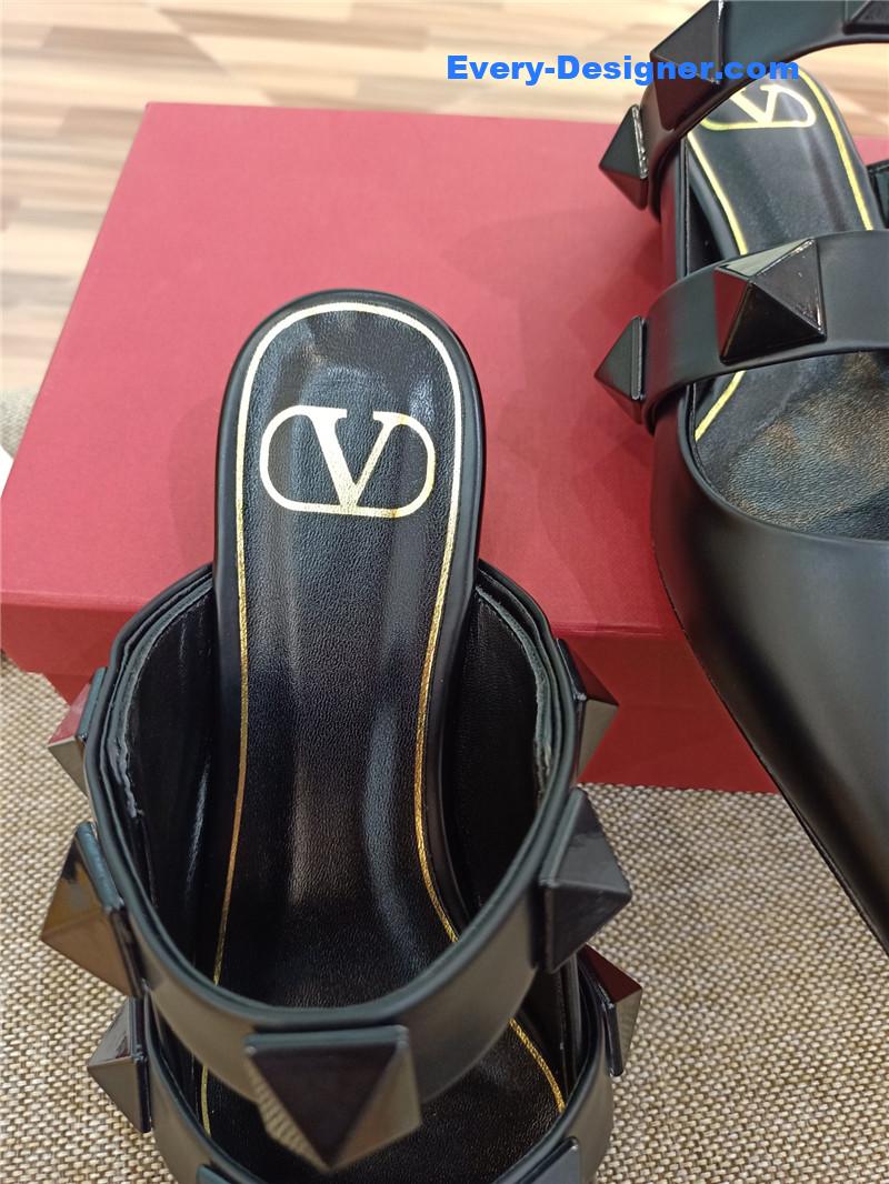 Va1e*ntin0 logo bronzing sandals