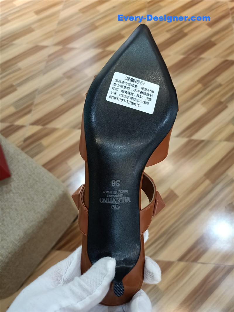 Va1e*ntin0 logo bronzing sandals