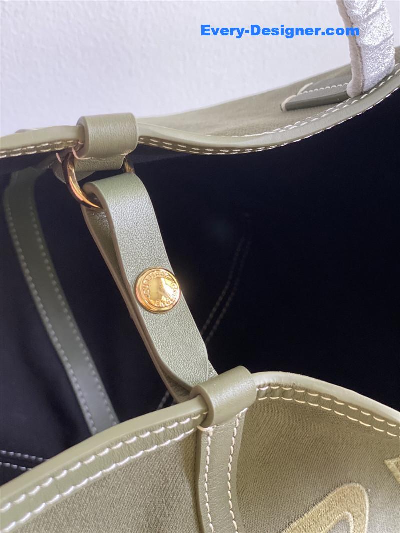 Bv*b*rry beach tote bag