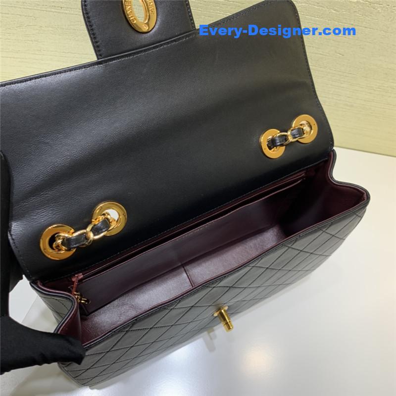 Ch**el chain limited gold buckle bag