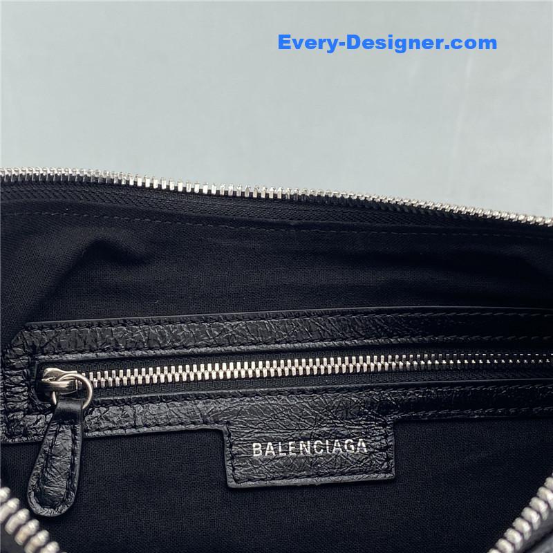 Ba1en*iaga le cagole leather shoulder bag