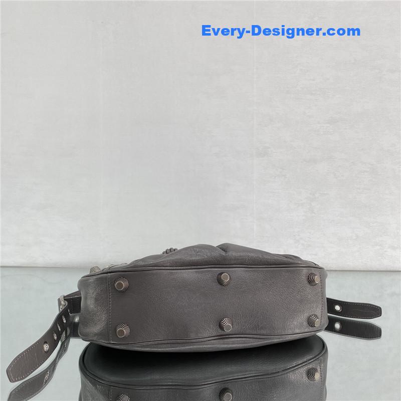 Ba1en*iaga le cagole leather shoulder bag