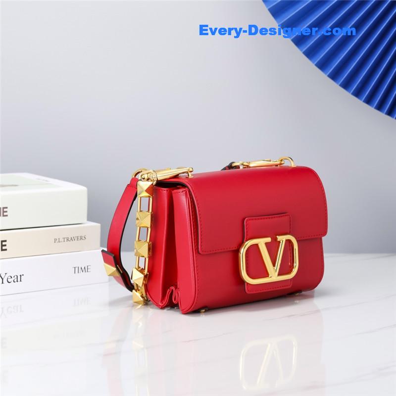 Va1e*ntin0 garavani stud sign shoulder bag