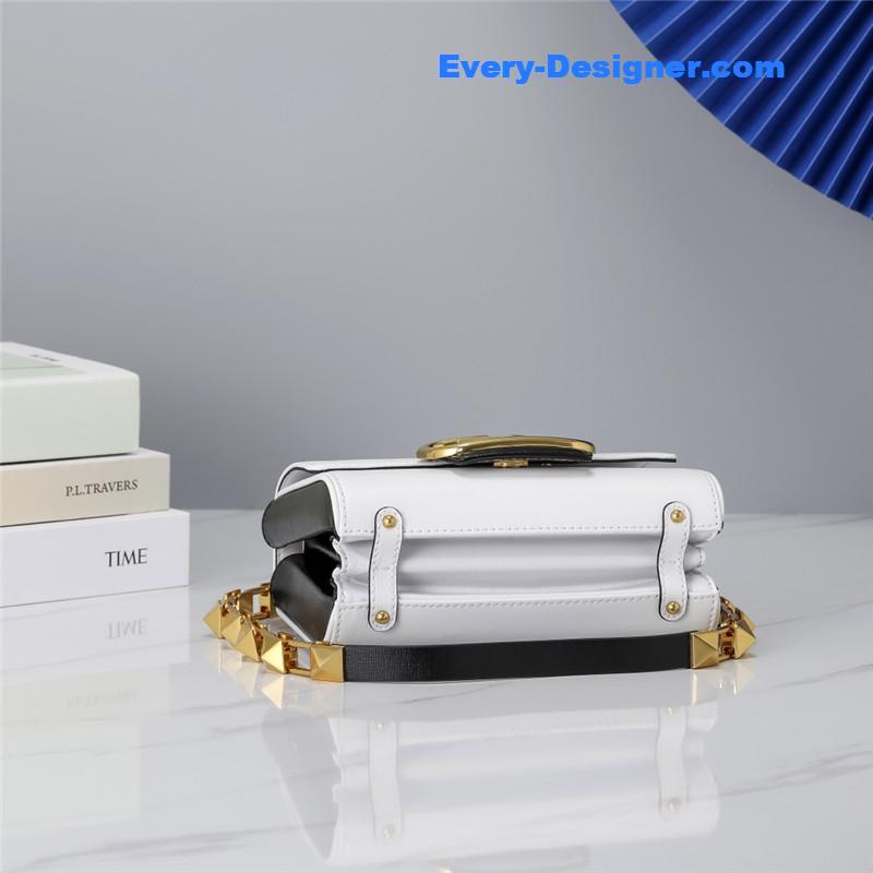 Va1e*ntin0 garavani stud sign shoulder bag