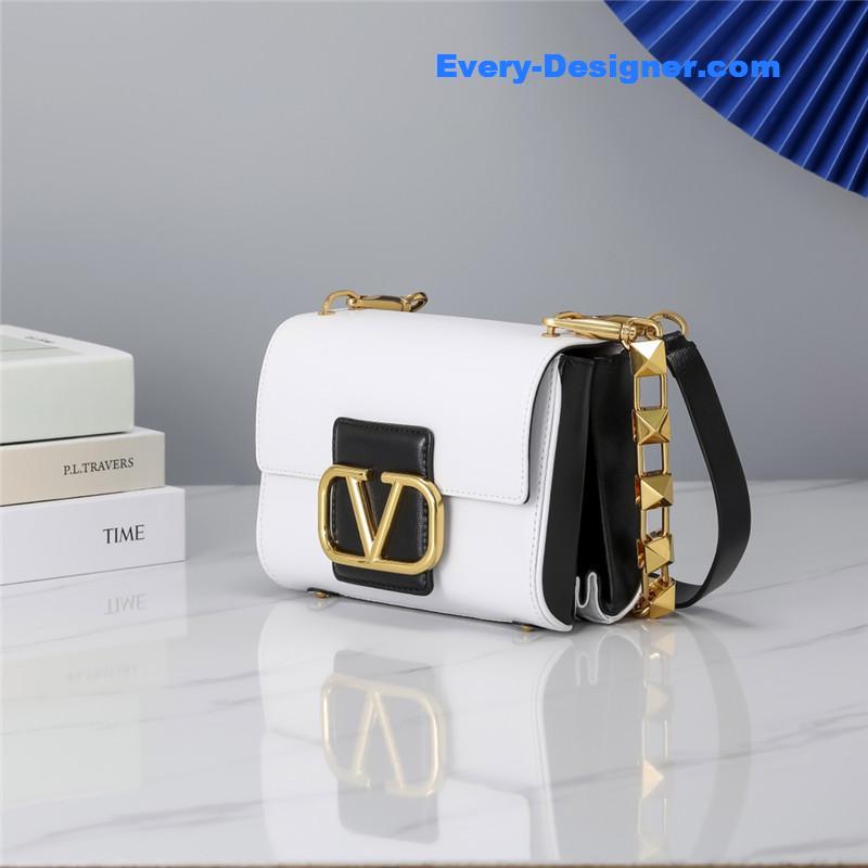 Va1e*ntin0 garavani stud sign shoulder bag