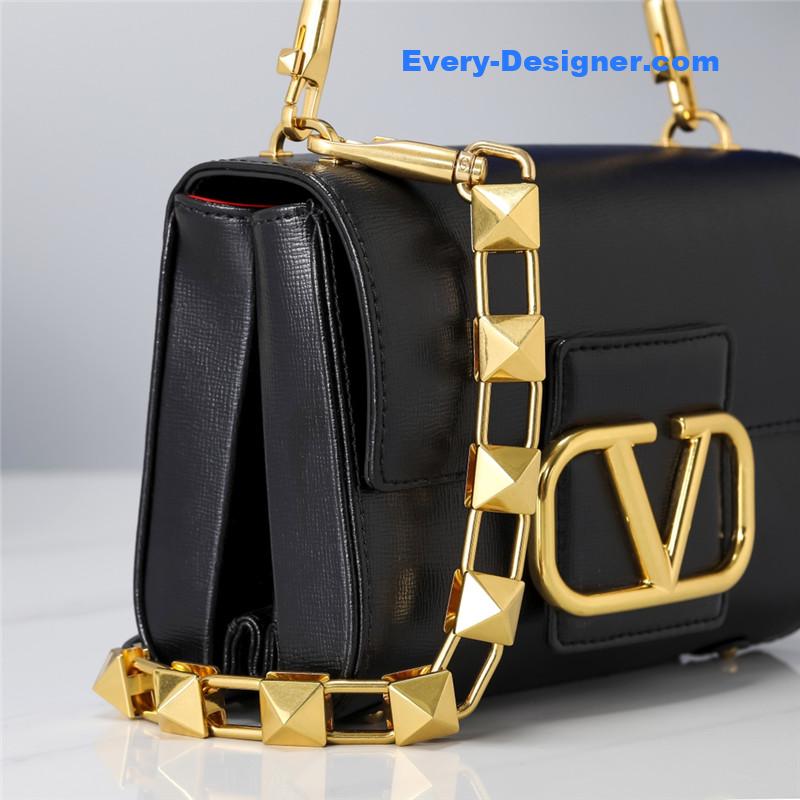 Va1e*ntin0 v logo bag in grained calfskin