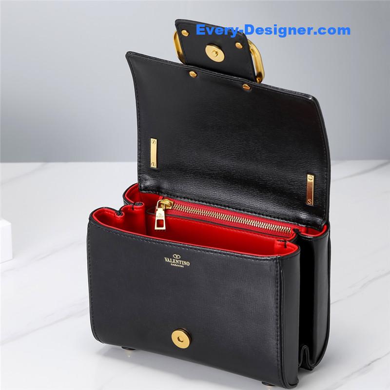 Va1e*ntin0 v logo bag in grained calfskin