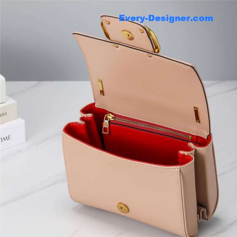 Va1e*ntin0 v logo bag in grained calfskin