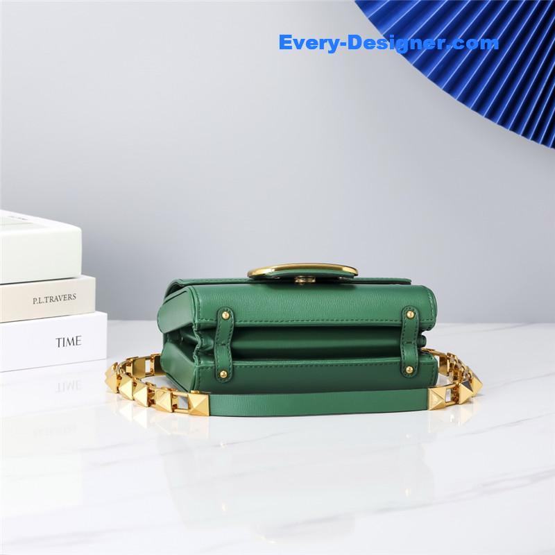 Va1e*ntin0 garavani stud sign shoulder bag