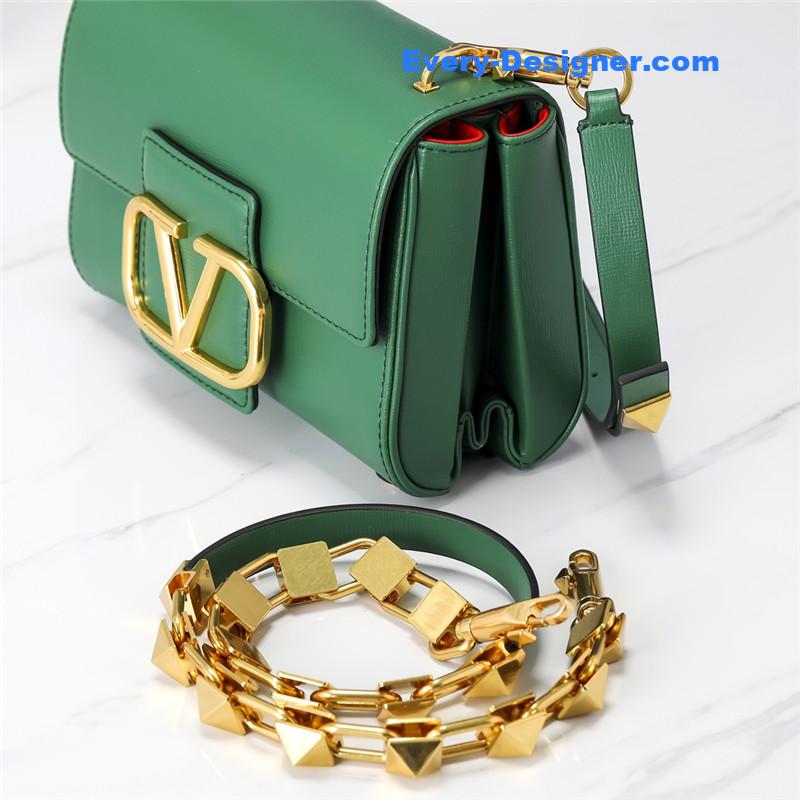 Va1e*ntin0 v logo bag in grained calfskin