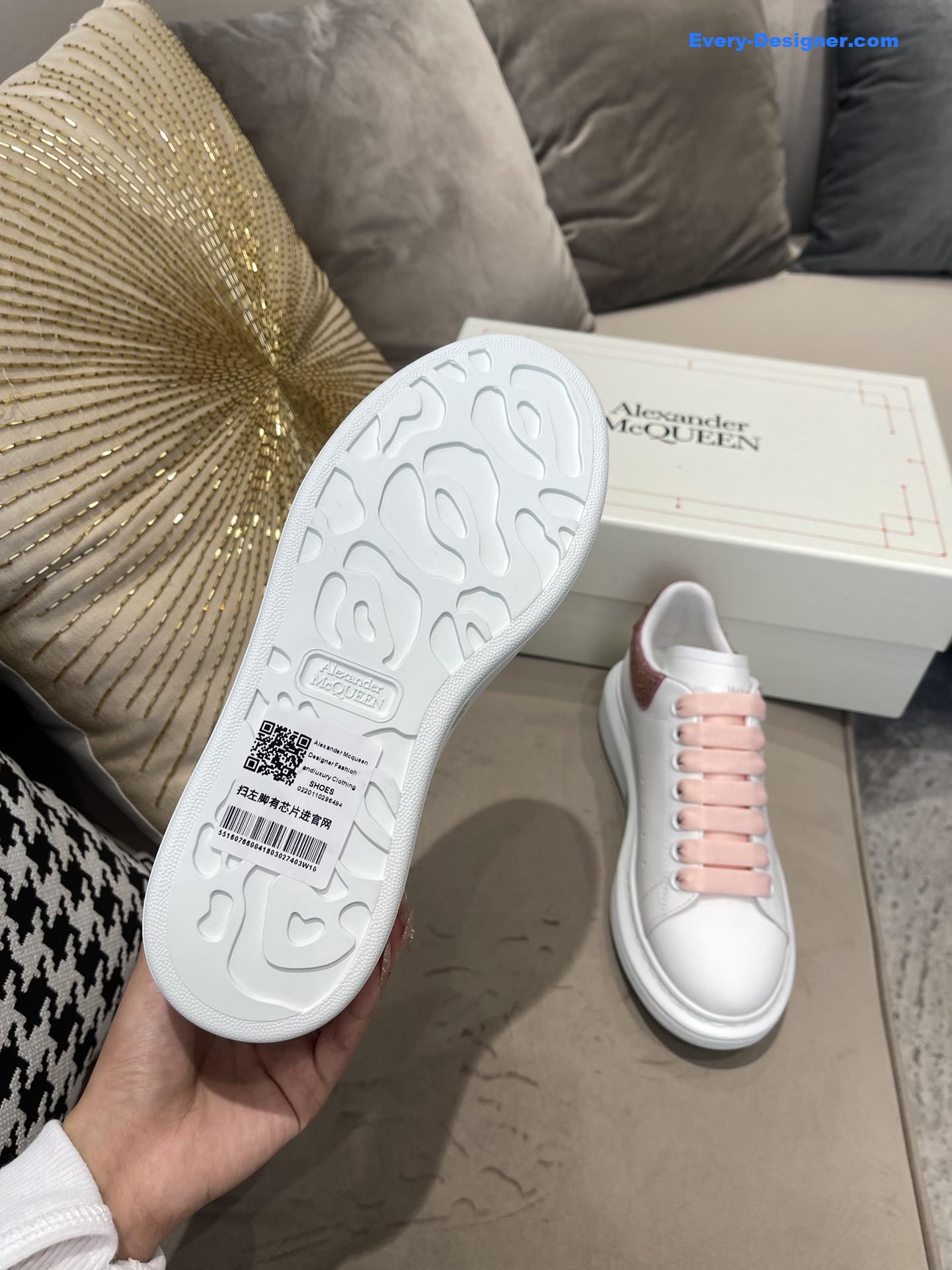 a1exa*der Mcqv*en couple sneakers