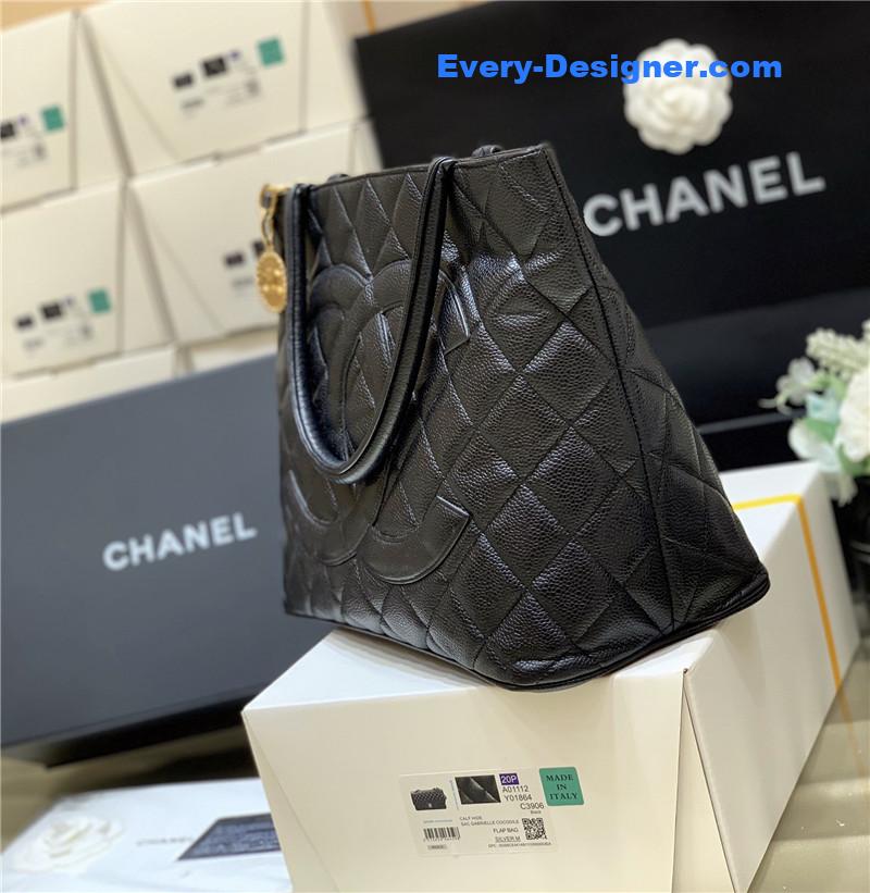 Ch**el classic vintage caviar leather hilton bag