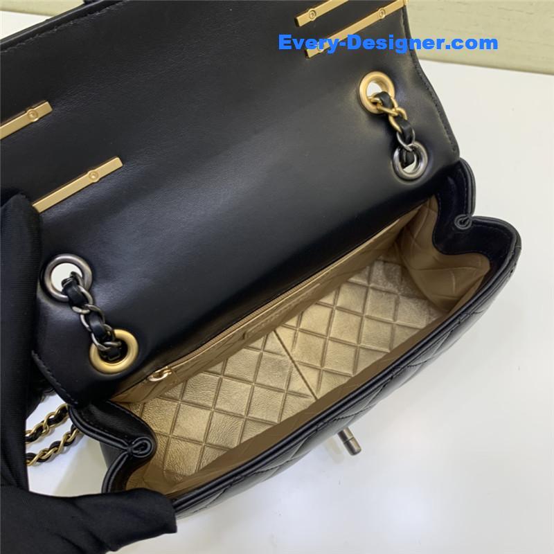 Ch**el badge cf metal decorative chain bag large