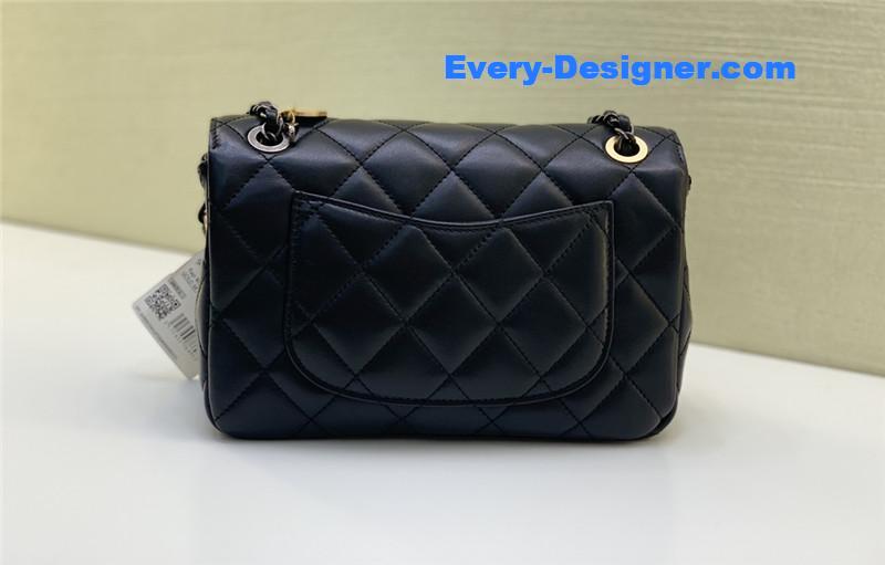 Ch**el badge cf metal decorative chain bag large