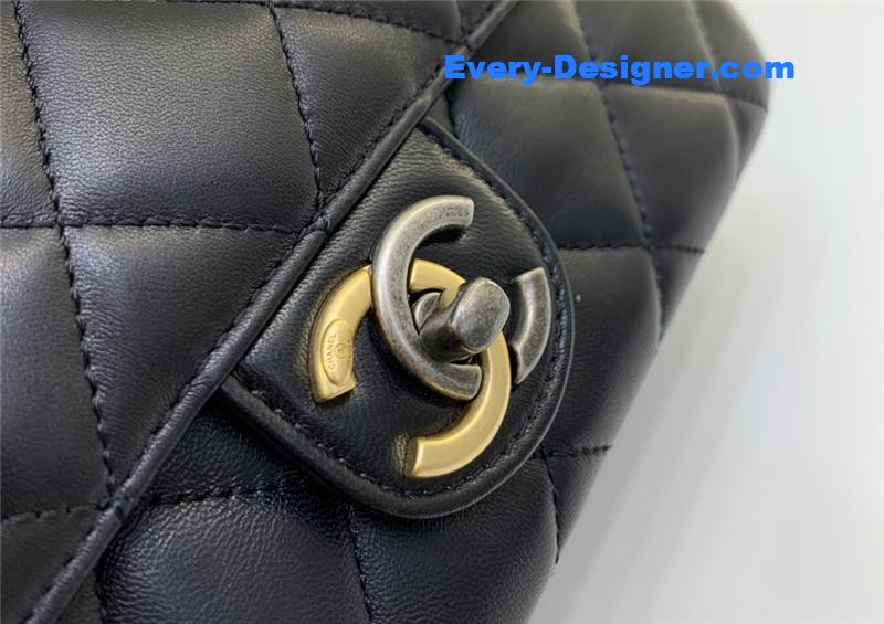 Ch**el badge cf metal decorative chain bag large