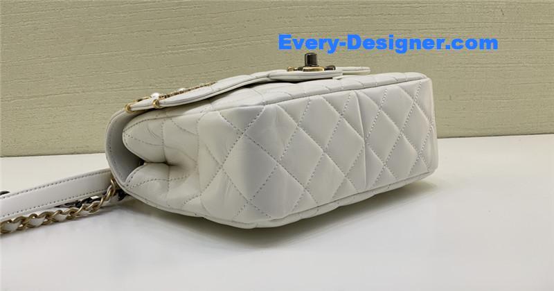 Ch**el badge cf metal decorative chain bag large