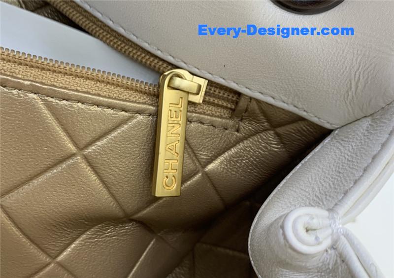 Ch**el badge cf metal decorative chain bag large