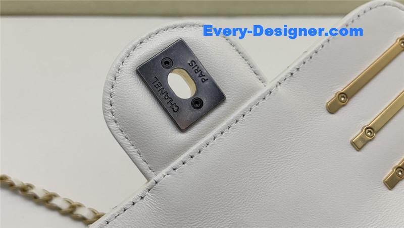 Ch**el badge cf metal decorative chain bag