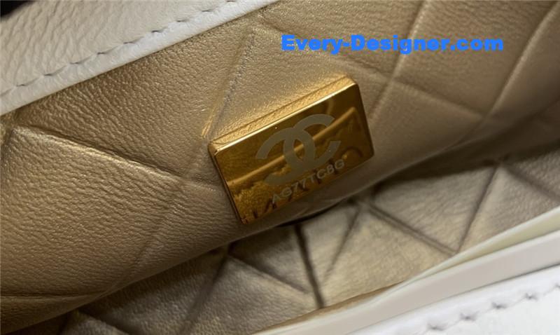 Ch**el badge cf metal decorative chain bag