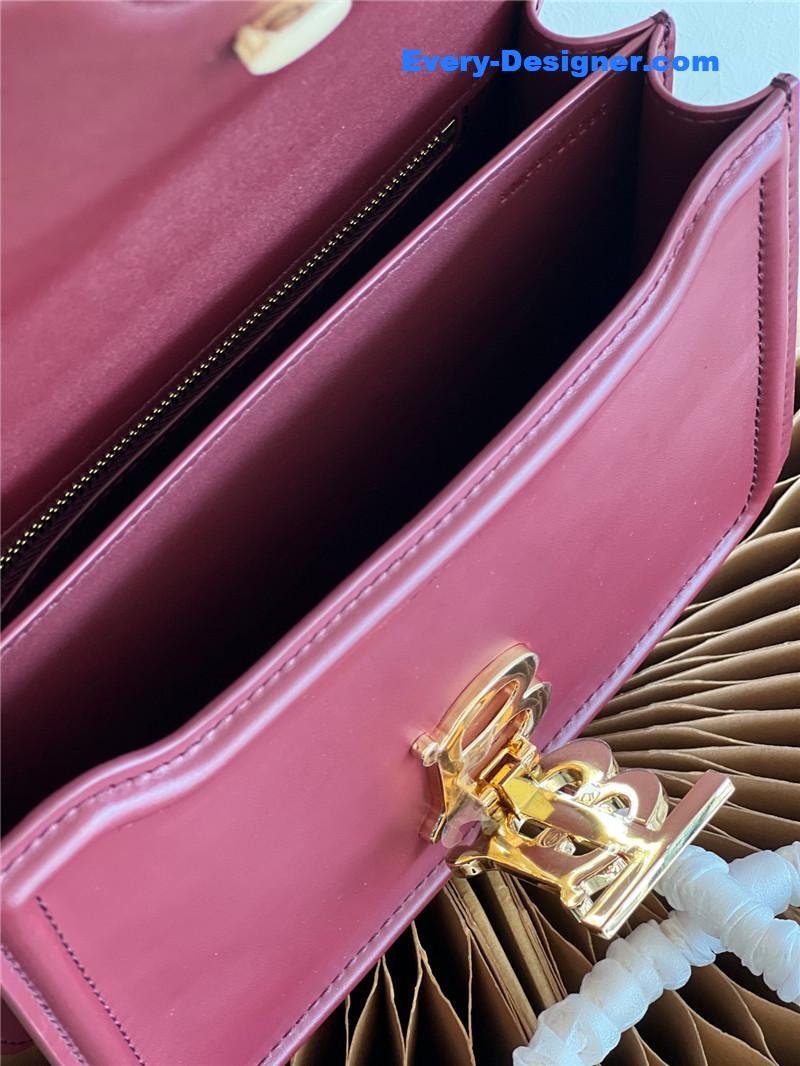 Bv*b*rry tb logo lock bag