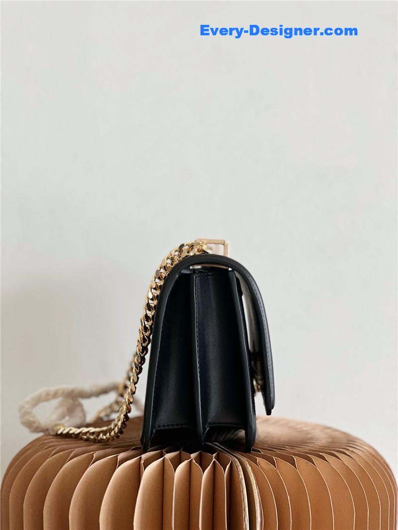 burberry tb logo lock bag