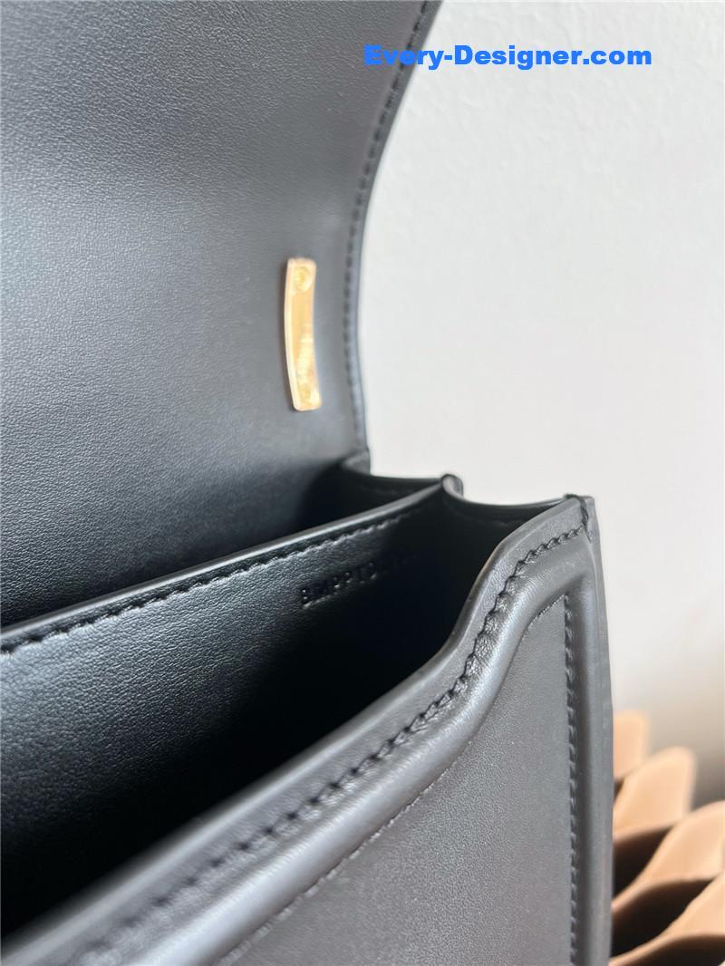 burberry tb logo lock bag